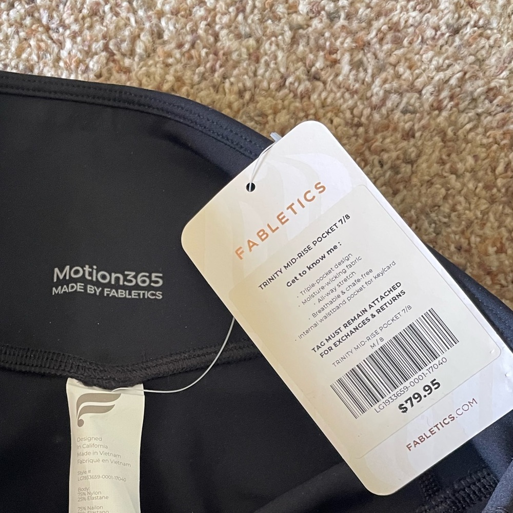 Black Fabletics with pockets size M/8 NWT